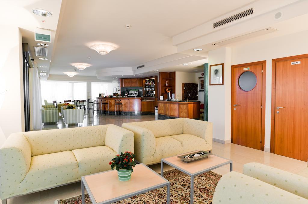 Hotel Globus Cesenatico Extérieur photo