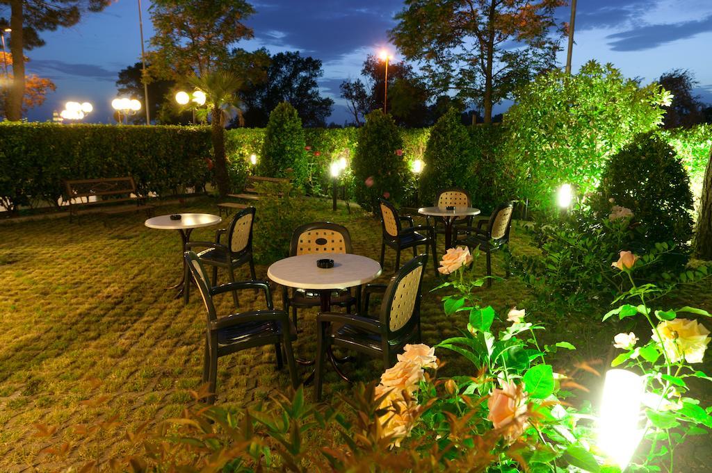 Hotel Globus Cesenatico Extérieur photo